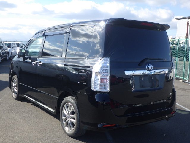 2013 Toyota Voxy 